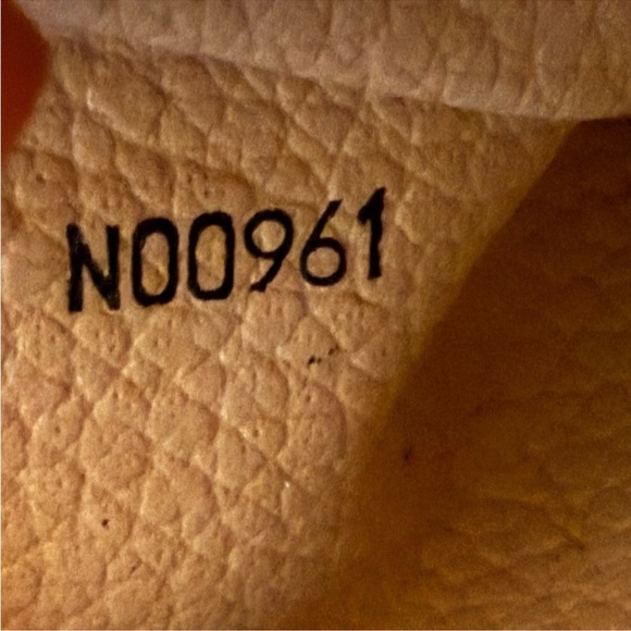 Louis Vuitton clutch or toiletries bag authentic used - Picture 5 of 7